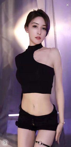 女主播穿短裙跳舞视频,女主播魅力四溢直播瞬间