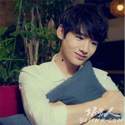 白敬亭家庭背景,出身名门，砥砺前行，揭秘明星背后的家庭故事