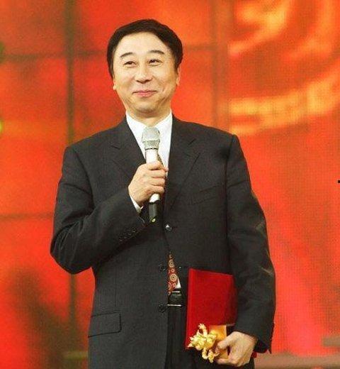 陈满家庭背景,出身寒微，逆境崛起的励志传奇